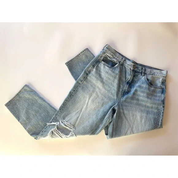 American Eagle | Ripped Mom Jean Distressed Size 12 Regular - Picture 5 of 14